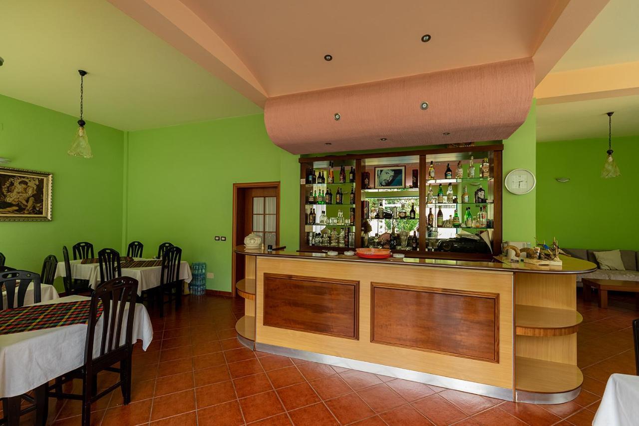 Hotel Dini Radhime Ngoại thất bức ảnh