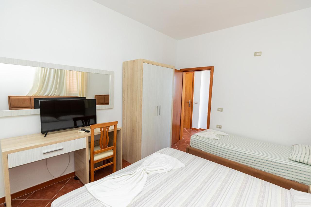 Hotel Dini Radhime Ngoại thất bức ảnh
