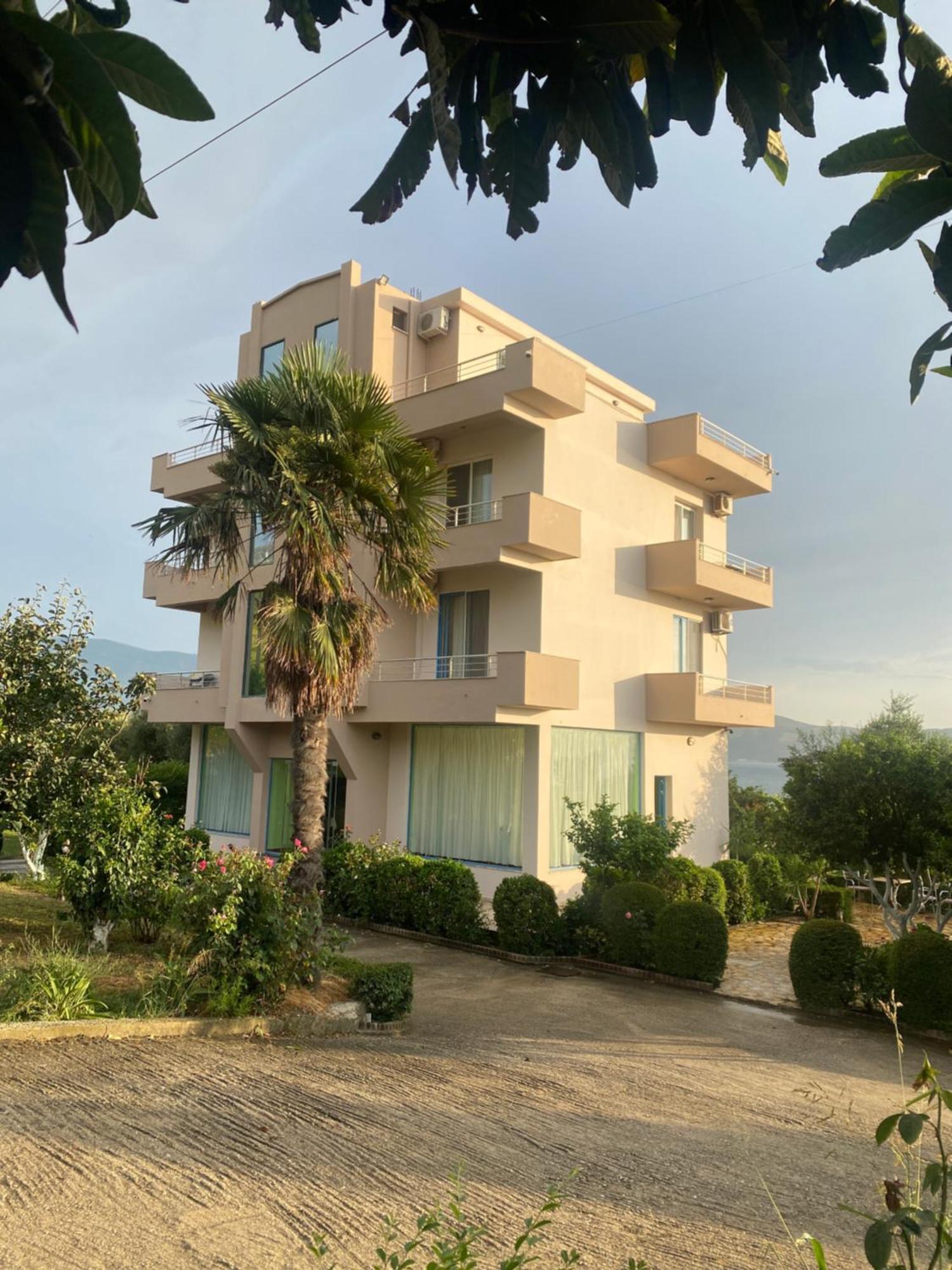 Hotel Dini Radhime Ngoại thất bức ảnh